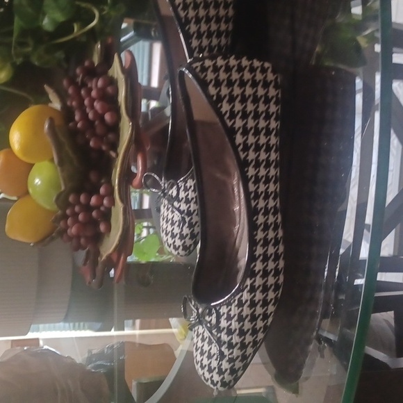 9.5 J. RENEE SHOES - Picture 2 of 4